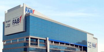 أرباح بنك أبوظبي الأول تتجاوز التوقعات في الربع الثالث