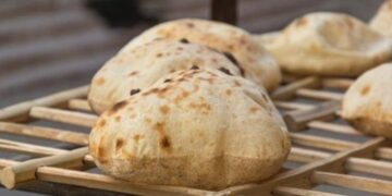 مصر: بعد رفع أسعار الوقود.. وزير التموين يؤكد عدم المساس بسعر الخبز المدعم