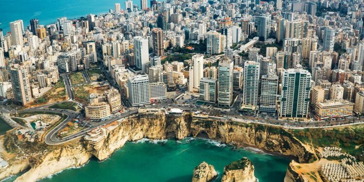 لبنان: تراجع إيرادات السياحة إلى النصف سبب خسائر الحرب