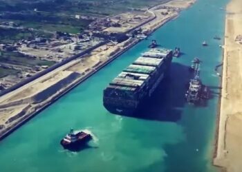 قناة السويس تلوح بأزمة اقتصادية عالمية