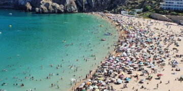 قريبا بداية  فوضى احتلال الملك العام و  الشواطئ بالحسيمة  … فهل من  اجندة عمل هذه السنة !