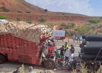 حادث دموي يهزّ إقليم الخميسات: 6 ضحايا في تصادم شاحنتين