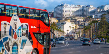 سلطات طنجة تبدأ حملة لإزالة “البرابولات” واللافتات العشوائية استعداداً لكأس إفريقيا