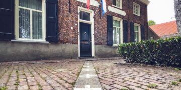 ندوة دولية حول الذكاء الاصطناعي وديداكتيك اللغات في رحاب كلية الناظور