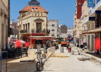 ساحة فلوريدو بالحسيمة… بين ورش التأهيل ومظاهر الاستباحة..!؟