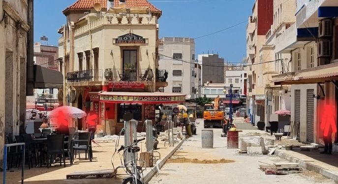 ساحة فلوريدو بالحسيمة… بين ورش التأهيل ومظاهر الاستباحة..!؟