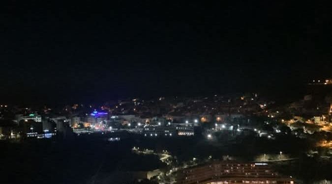 السياحة في الحسيمة: بين موسمية مربحة واستنزاف اجتماعي