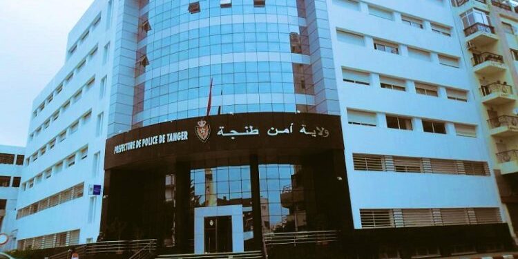 ليهرب من الشرطة.. شخص يتناول مادة سامة وينهي حياته في الشارع بطنجة