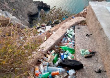 الحسيمة : من اجمل خلجان العالم الى مدينة تحاصرها الازبال