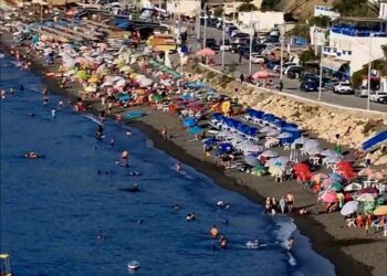 الحسيمة : شاطئ “تلا يوسف” بين سحر الطبيعة وغياب التنظيم