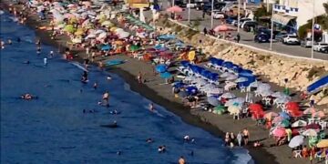 الحسيمة : شاطئ “تلا يوسف” بين سحر الطبيعة وغياب التنظيم