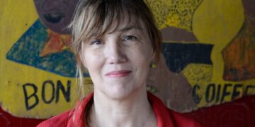 المخرجة الفرنسية ستيفان ميركوريو ترفض منحها وسام فارس الفنون والآداب