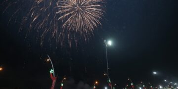 ساكنة مدينة الحسيمة تستنكر استعمال الشهب الاصطناعية العصرية و التقليدية بعد منتصف الليل