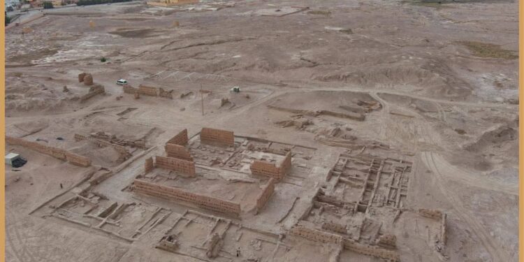 اكتشافات أثرية بسجلماسة :أقدم مسجد بالمغرب – حي سكني للفترة العلوية – وأول دليل على سك النقود