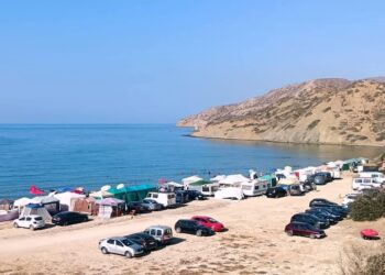 شاطىء كالايريس وجهة سياحية واعدة تحتاج الى تأهيل