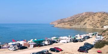 شاطىء كالايريس وجهة سياحية واعدة تحتاج الى تأهيل