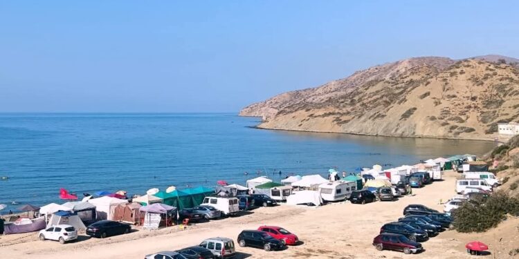 شاطىء كالايريس وجهة سياحية واعدة تحتاج الى تأهيل