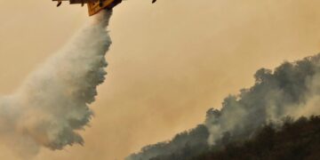 الحريق الغابوي بجماعة دردارة بشفشاون.. التحكم في ثلاث من أصل أربع بؤر كبيرة والطائرات تواصل عملها لإخماد البؤرة المتبقية