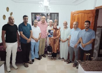 مكتب فرع المنظمة المغربية لحقوق الإنسان بالجسيمة يقوم بزيارة لأسرة المعتقل السياسي محمد الحاكي