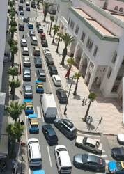 الضغط المروري بمدينة الحسيمة يكشف هشاشة البنية الطرقية وغياب بدائل و رؤية للسير و الجولان