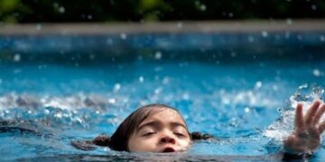 مفجع :غرق طفلة بأحد أشهر مسابح السعيدية