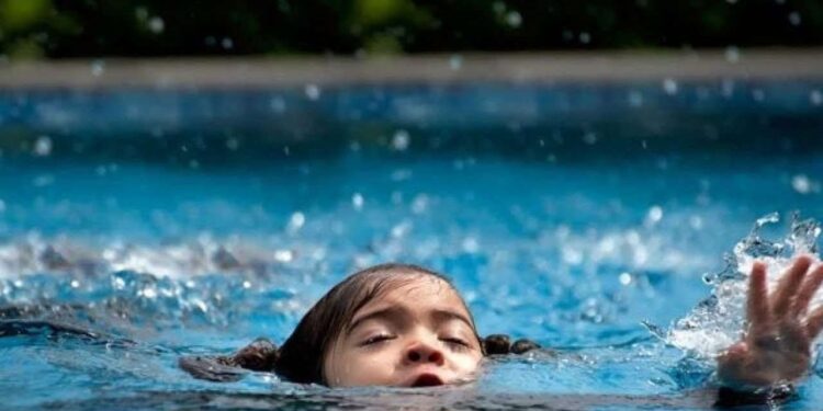 مفجع :غرق طفلة بأحد أشهر مسابح السعيدية