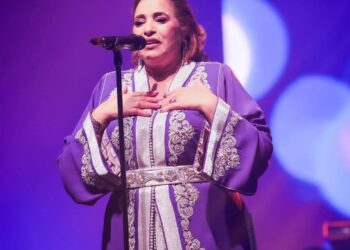 نجاة عتابو تختتم مهرجان الشواطىء بمنصة مدينة الحسيمة