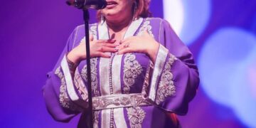 نجاة عتابو تختتم مهرجان الشواطىء بمنصة مدينة الحسيمة