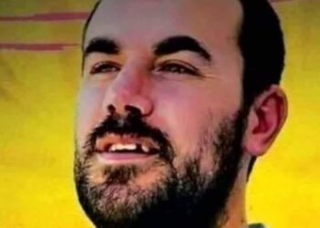 المعتقل السياسي ناصر الزفزافي يتفقد والده بمستشفى محمد السادس بالحسيمة : 