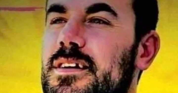 المعتقل السياسي ناصر الزفزافي يتفقد والده بمستشفى محمد السادس بالحسيمة : 