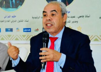 لوموند” مقال محفز لالتحام أوثق بين الملك المواطن والشعب المواطن والمؤسسات المواطنة