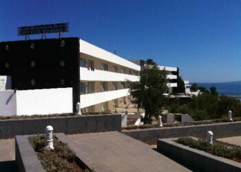 عمال فندق محمد الخامس بالحسيمة يواجهون تعسف الإدارة… والنقابة تدخل على الخط