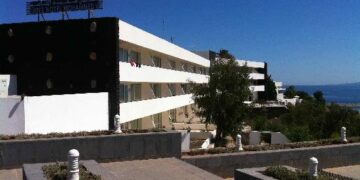 عمال فندق محمد الخامس بالحسيمة يواجهون تعسف الإدارة… والنقابة تدخل على الخط