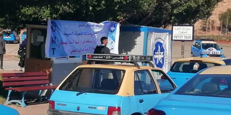 اجتماع تنسيقي بباشوية الحسيمة حول تفعيل مسطرة إعادة انتشار سيارات الأجرة بصنفيها الاول و الثاني