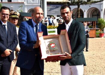 انطلاق المرحلة الأولى لجائزة مولاي الحسن للفروسية والقفز على الحواجز بتطوان : 