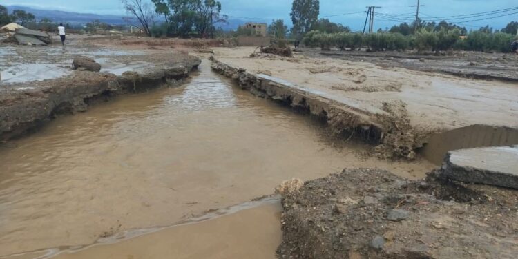 الفيضانات تعزل جماعة تروكوت و مناشدات من المنطقة بسرعة التدخل