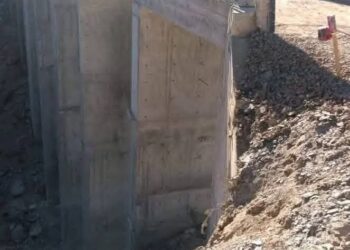 نشطاء مدنيون بجماعة عبد الغاية السواحل يثيرون الوضعية التقنية لقنطرة حديثة الانجاز: 