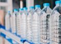 تحذير من المخاطر الصحية المرتبطة بالمياه المعبأة : 