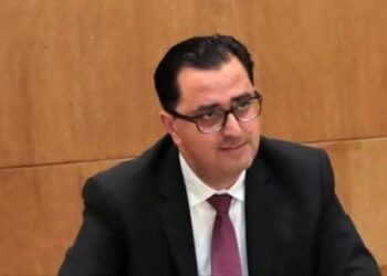 نشطاء بإقليم الحسيمة يطالبون والي جهة طنجة تطوان الحسيمة بتجديد و تحديث شبكة النقل العمومي الحضري