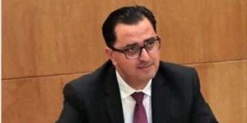 نشطاء بإقليم الحسيمة يطالبون والي جهة طنجة تطوان الحسيمة بتجديد و تحديث شبكة النقل العمومي الحضري