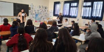 اعدادية سيدي عابد بالحسيمة تحتفي باللغة العربية في يومها العالمي :