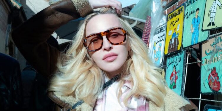 الفنانة العالمية الأمريكية ” مادونا ” في زيارة سياحية خاصة للمغرب : 