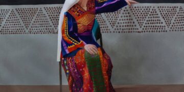 التشكيلي الفلسطيني سليمان منصور يتوج بلقب “فنان العام 2024 – 2025 بروسيا :  