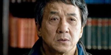 جاكي شان عن أطفال غزة: جملة واحدة حطّمت قلبي… “الأطفال هنا لا يكبرون”: 