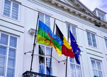 تجسيدا لقيم التعايش والانسانية رفع العلم الأمازيغي فوق المبنى التاريخي لبلدية مولنبيك بروكسيل البلجيكية