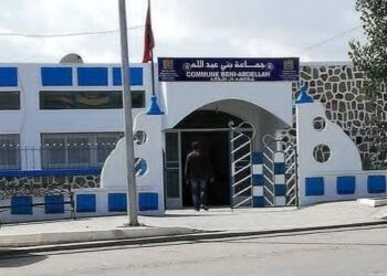 سكان دوار بوخليفة بجماعة ايث عبد الله / إقليم الحسيمة يشكون نقص التزوّد بالماء الصالح للشرب ، وفرض تسعيرة غير مشروعة على قنيننات الماء : 