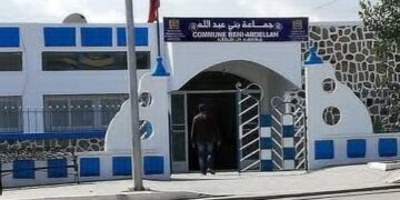 سكان دوار بوخليفة بجماعة ايث عبد الله / إقليم الحسيمة يشكون نقص التزوّد بالماء الصالح للشرب ، وفرض تسعيرة غير مشروعة على قنيننات الماء : 