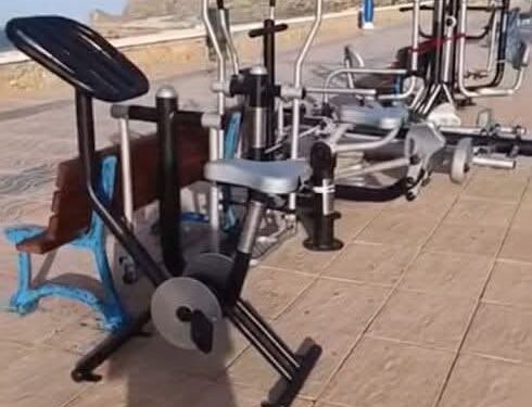 تثبيت تجهيزات رياضية بكورنيش صباديا بالحسيمة بين استحسان المبادرة و تساؤلات مشروعة عن الصفقة :