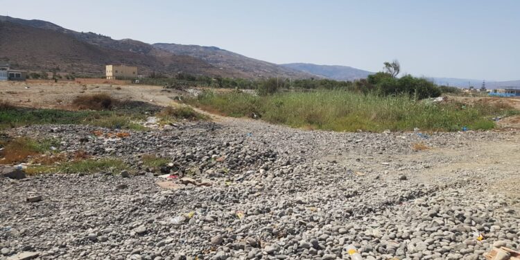 من مساوىء تخريب المجال و البيئة البحرية سلوكات لا قانونية بشاطىء الحرش بجماعة اتروكوت :