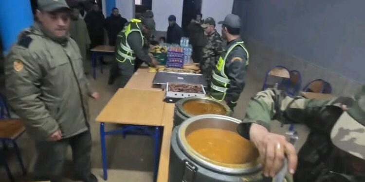 بتعليمات ملكية سامية.. القوات المسلحة الملكية تعبّئ جهودها لإغاثة متضرري فيضانات القصر الكبير: